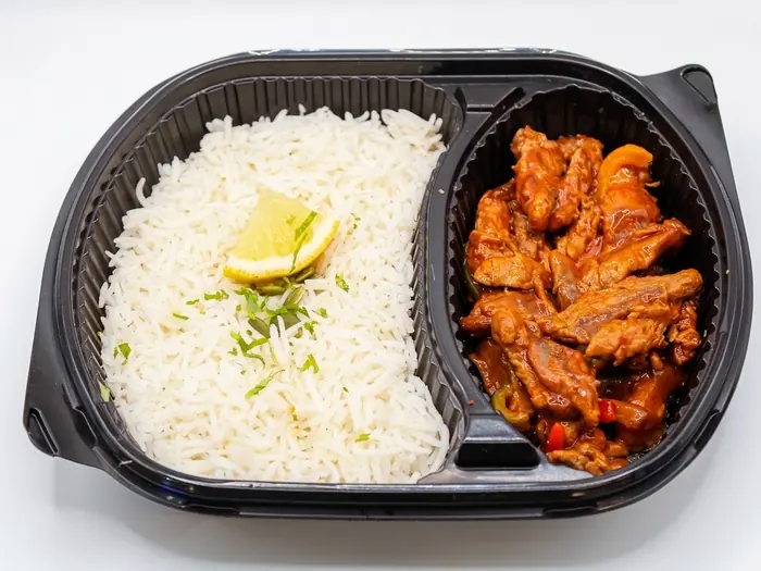 Chilli buffalo chicken with white rice and lemon